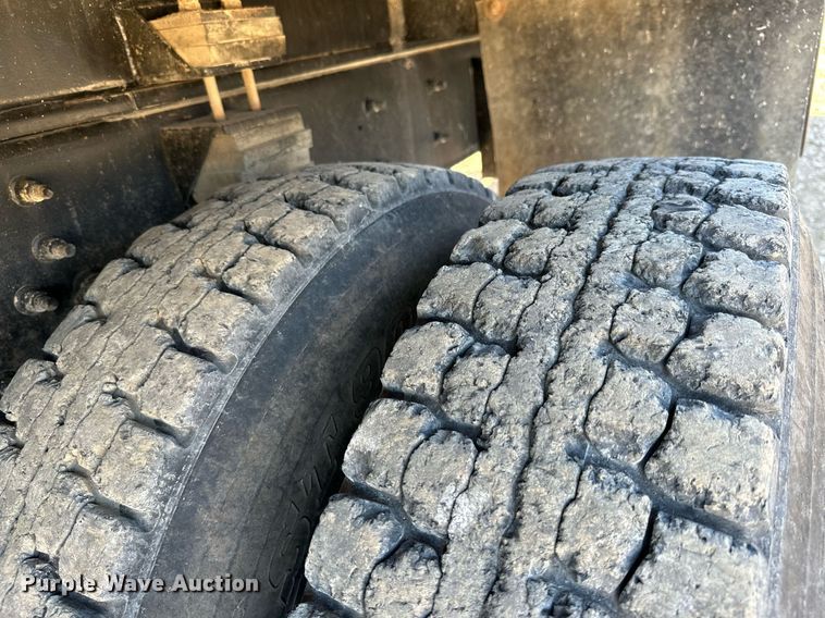 image for item KT9131 2003 International 5500i  vacuum truck