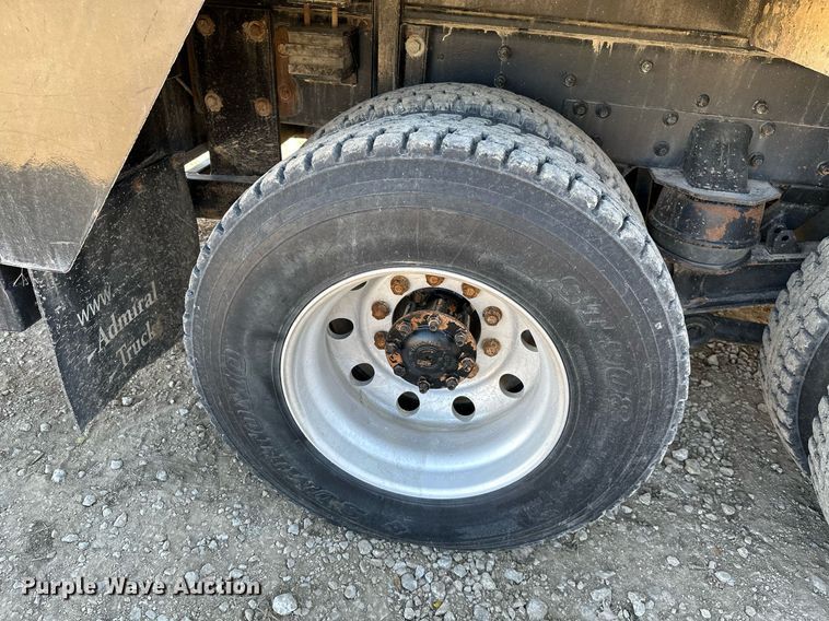 image for item KT9131 2003 International 5500i  vacuum truck