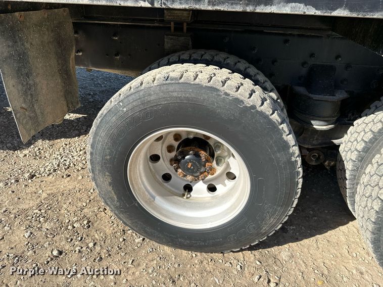 image for item KT9131 2003 International 5500i  vacuum truck