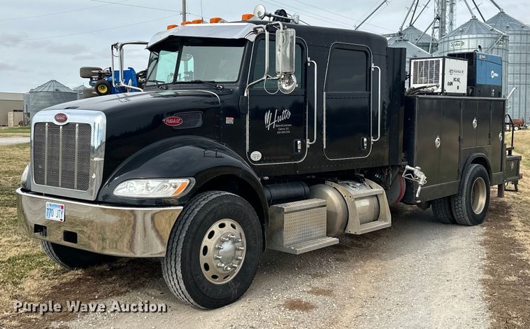 image for item KT9173 2012 Peterbilt 382  Crew Cab utility / service truck