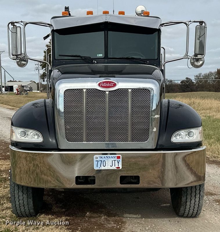 image for item KT9173 2012 Peterbilt 382  Crew Cab utility / service truck