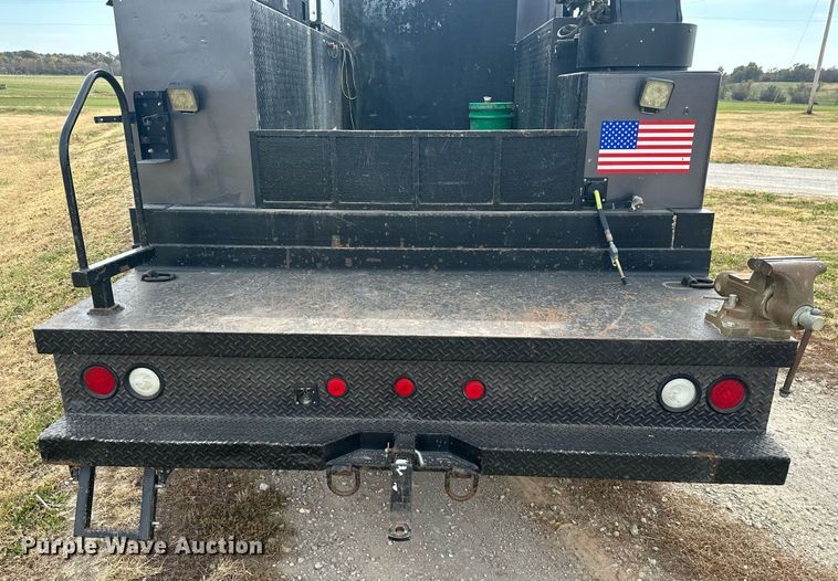 image for item KT9173 2012 Peterbilt 382  Crew Cab utility / service truck