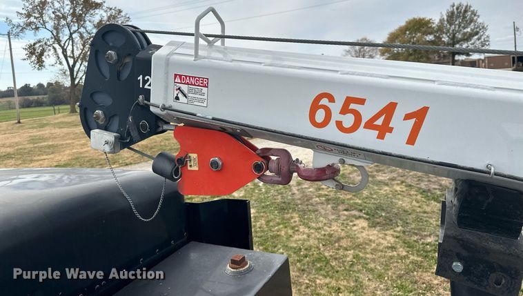 image for item KT9173 2012 Peterbilt 382  Crew Cab utility / service truck