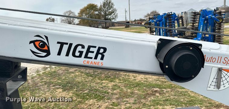 image for item KT9173 2012 Peterbilt 382  Crew Cab utility / service truck