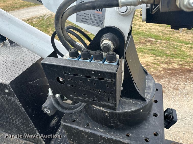 image for item KT9173 2012 Peterbilt 382  Crew Cab utility / service truck