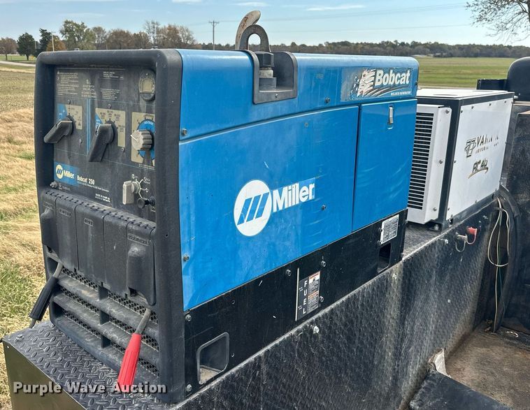 image for item KT9173 2012 Peterbilt 382  Crew Cab utility / service truck