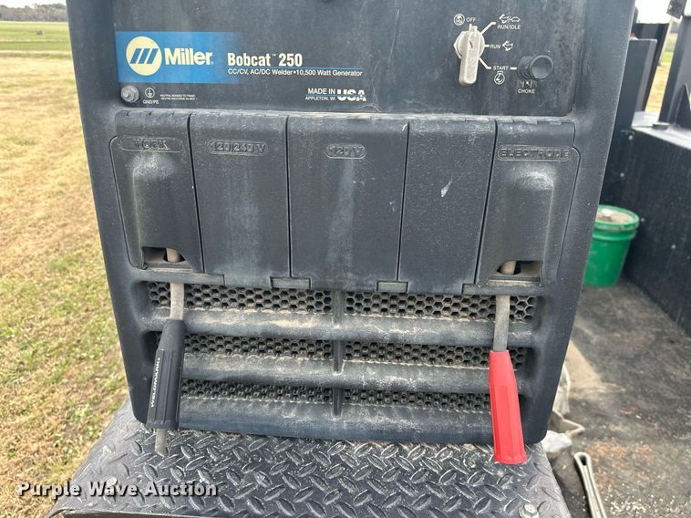 image for item KT9173 2012 Peterbilt 382  Crew Cab utility / service truck