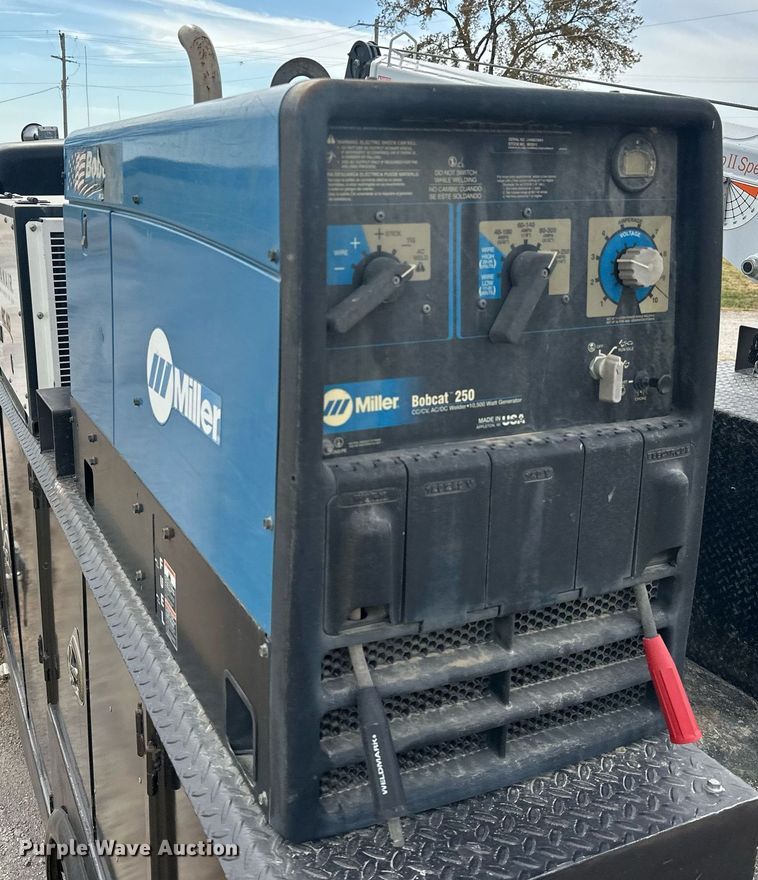 image for item KT9173 2012 Peterbilt 382  Crew Cab utility / service truck