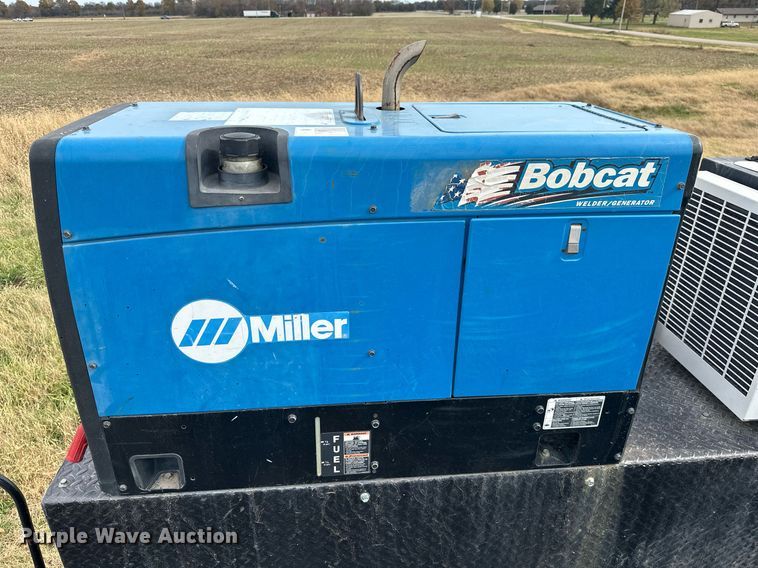 image for item KT9173 2012 Peterbilt 382  Crew Cab utility / service truck