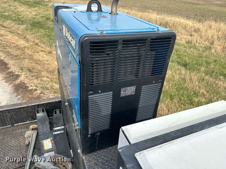 image for item KT9173 2012 Peterbilt 382  Crew Cab utility / service truck