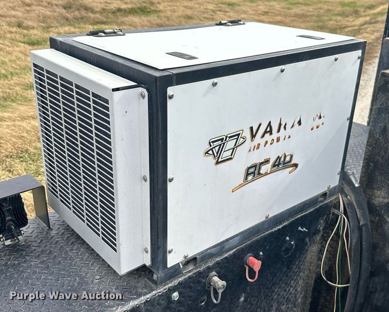 image for item KT9173 2012 Peterbilt 382  Crew Cab utility / service truck