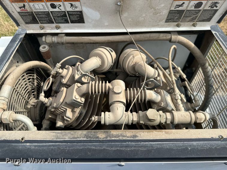 image for item KT9173 2012 Peterbilt 382  Crew Cab utility / service truck