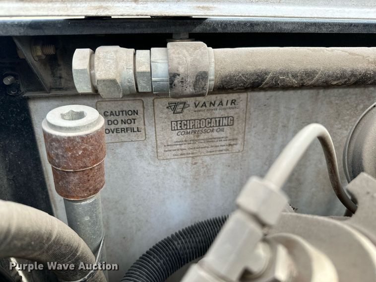 image for item KT9173 2012 Peterbilt 382  Crew Cab utility / service truck