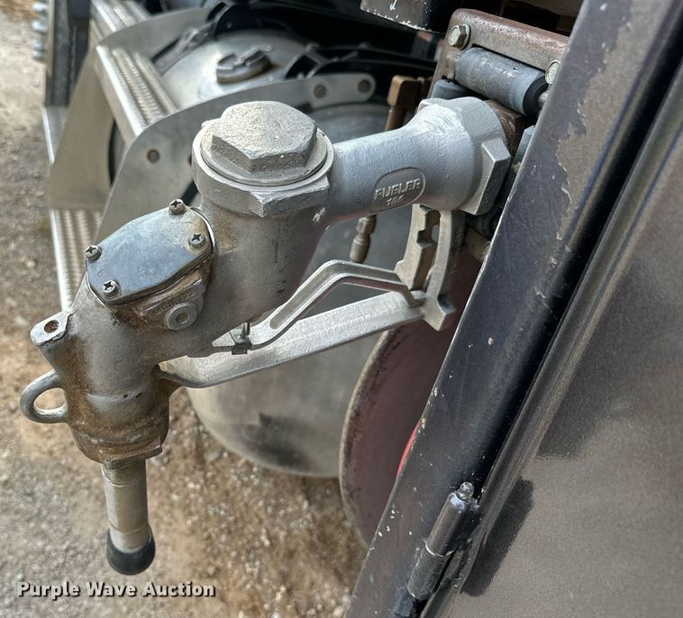 image for item KT9173 2012 Peterbilt 382  Crew Cab utility / service truck