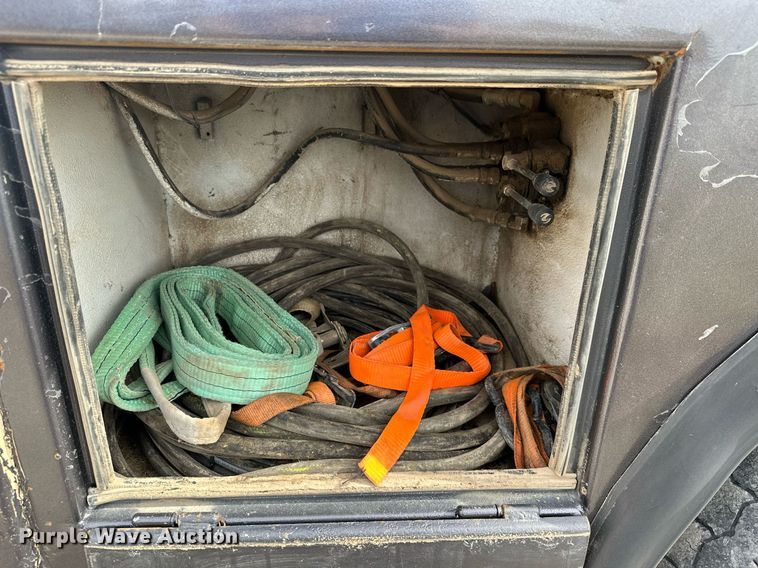 image for item KT9173 2012 Peterbilt 382  Crew Cab utility / service truck