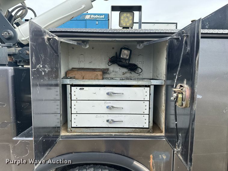 image for item KT9173 2012 Peterbilt 382  Crew Cab utility / service truck