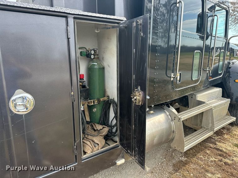 image for item KT9173 2012 Peterbilt 382  Crew Cab utility / service truck