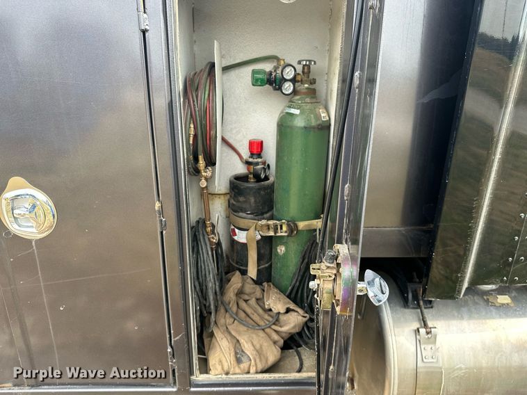 image for item KT9173 2012 Peterbilt 382  Crew Cab utility / service truck