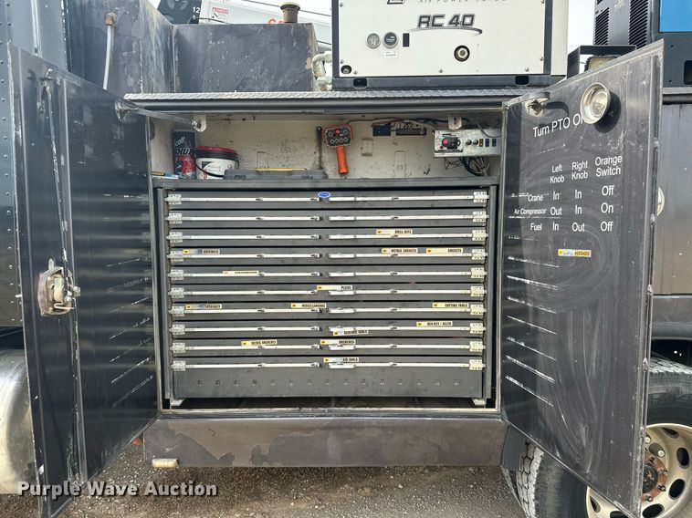 image for item KT9173 2012 Peterbilt 382  Crew Cab utility / service truck