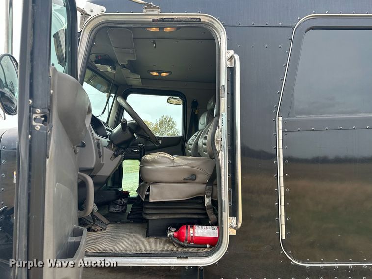 image for item KT9173 2012 Peterbilt 382  Crew Cab utility / service truck