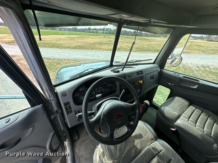 image for item KT9173 2012 Peterbilt 382  Crew Cab utility / service truck