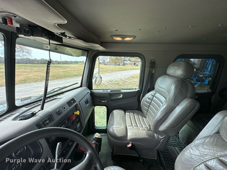 image for item KT9173 2012 Peterbilt 382  Crew Cab utility / service truck