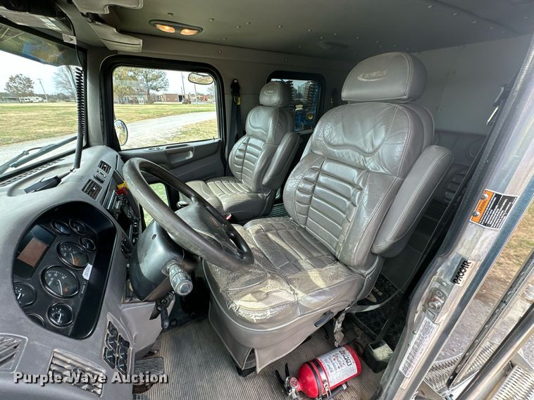 image for item KT9173 2012 Peterbilt 382  Crew Cab utility / service truck