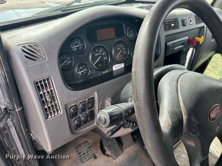 image for item KT9173 2012 Peterbilt 382  Crew Cab utility / service truck