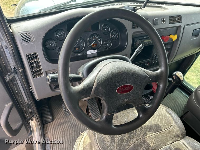 image for item KT9173 2012 Peterbilt 382  Crew Cab utility / service truck