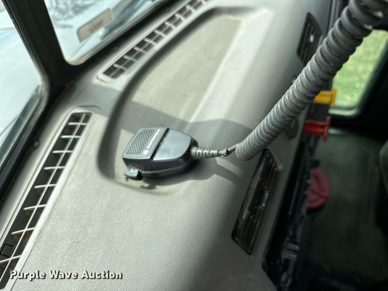 image for item KT9173 2012 Peterbilt 382  Crew Cab utility / service truck