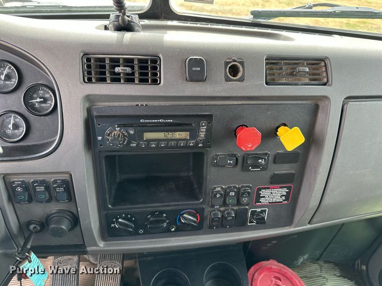 image for item KT9173 2012 Peterbilt 382  Crew Cab utility / service truck