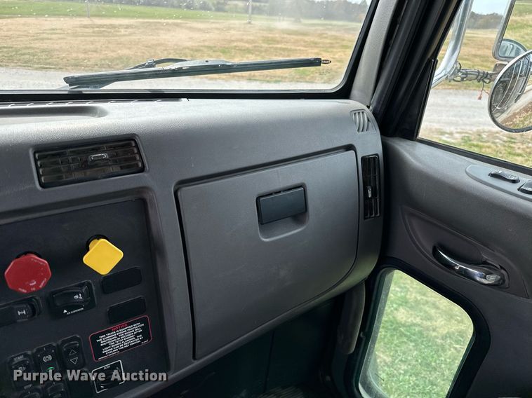 image for item KT9173 2012 Peterbilt 382  Crew Cab utility / service truck