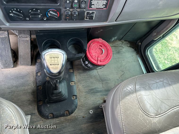 image for item KT9173 2012 Peterbilt 382  Crew Cab utility / service truck