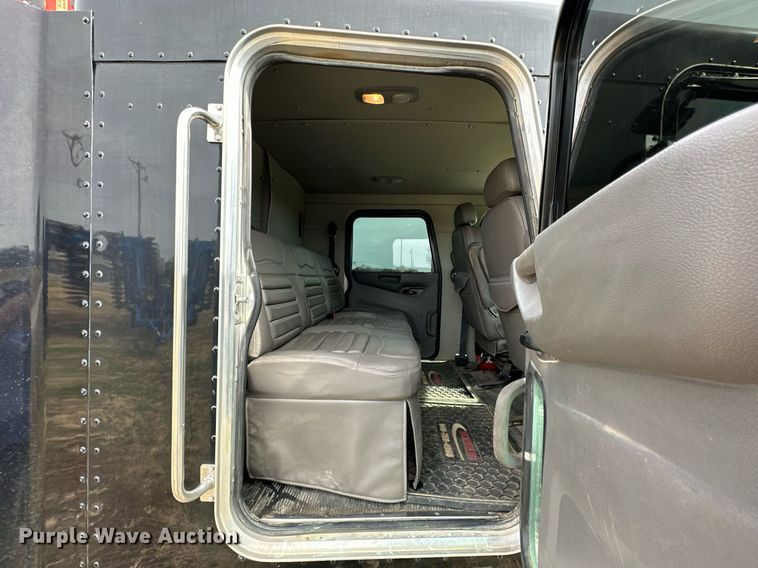 image for item KT9173 2012 Peterbilt 382  Crew Cab utility / service truck