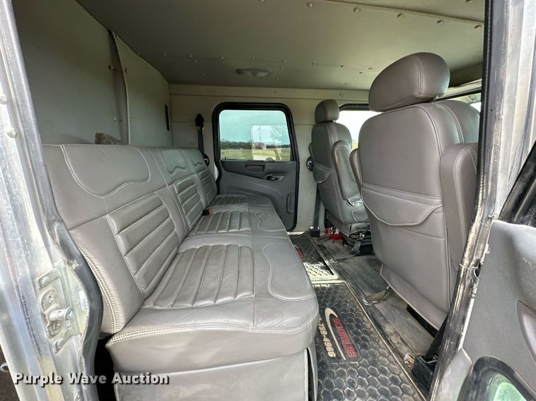 image for item KT9173 2012 Peterbilt 382  Crew Cab utility / service truck