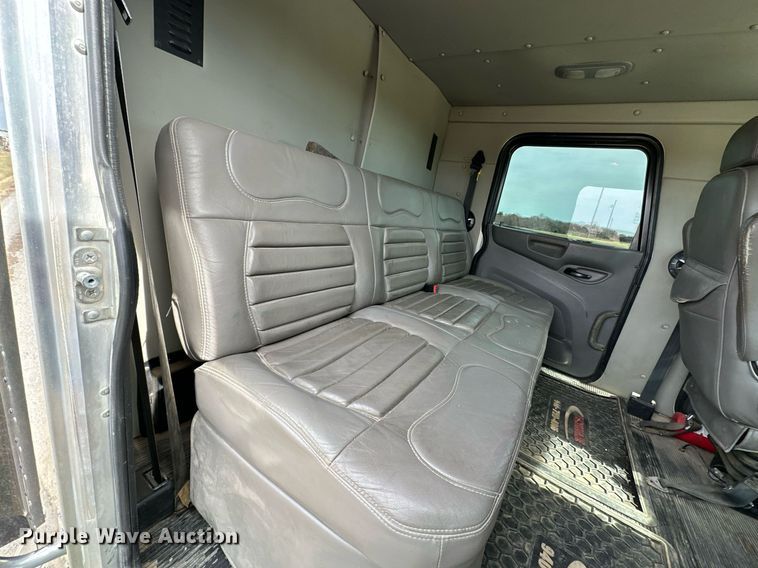 image for item KT9173 2012 Peterbilt 382  Crew Cab utility / service truck