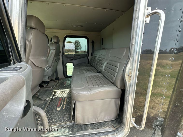 image for item KT9173 2012 Peterbilt 382  Crew Cab utility / service truck