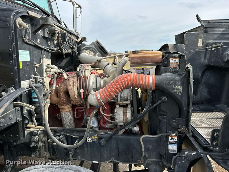 image for item KT9173 2012 Peterbilt 382  Crew Cab utility / service truck