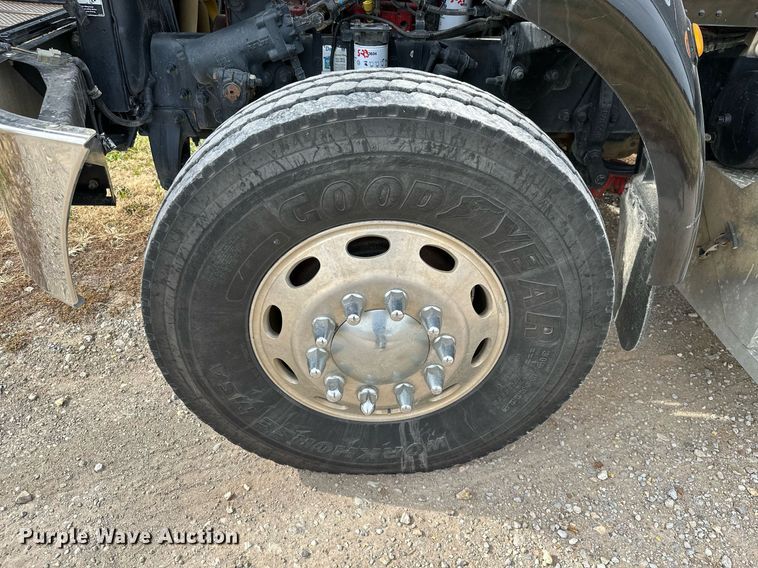 image for item KT9173 2012 Peterbilt 382  Crew Cab utility / service truck