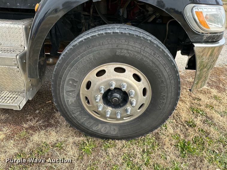 image for item KT9173 2012 Peterbilt 382  Crew Cab utility / service truck