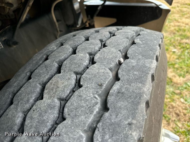 image for item KT9173 2012 Peterbilt 382  Crew Cab utility / service truck