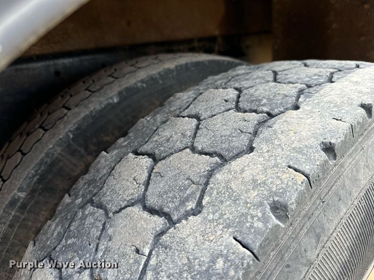 image for item KT9173 2012 Peterbilt 382  Crew Cab utility / service truck