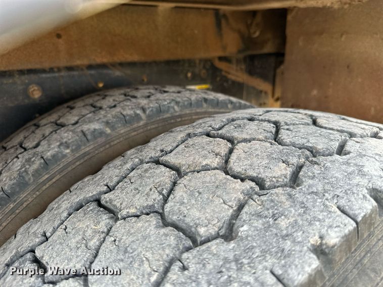 image for item KT9173 2012 Peterbilt 382  Crew Cab utility / service truck