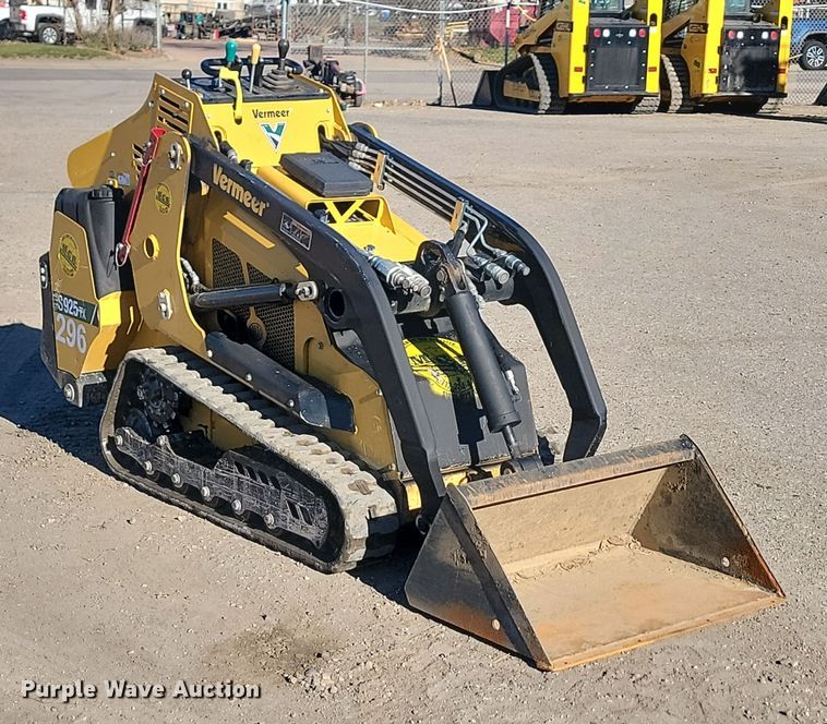 image for item KU9082 2021 Vermeer S925TX  compact utility loader
