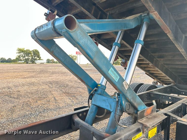 image for item KW9036 2015 Ford F750 Super Duty  dump flatbed truck