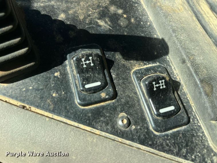 image for item LD9853 2005 Case 340  haul truck