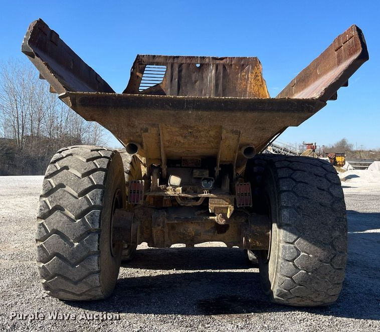 image for item LD9854 1995 Caterpillar D400D  haul truck