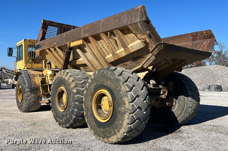 image for item LD9854 1995 Caterpillar D400D  haul truck
