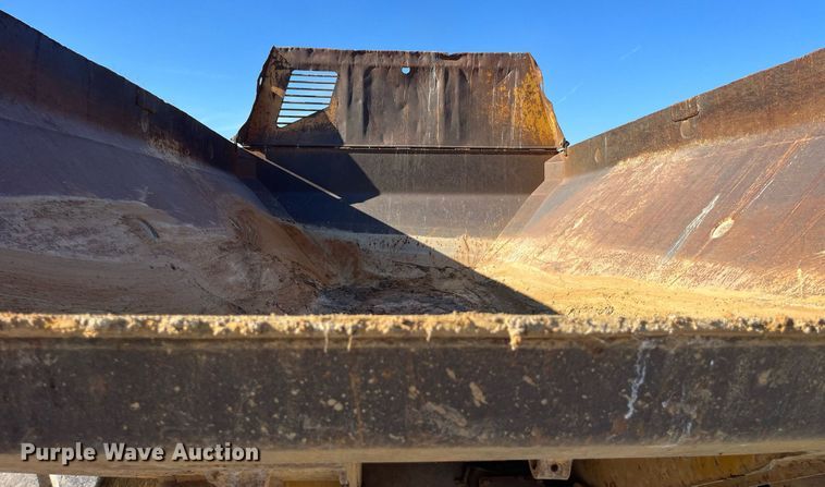 image for item LD9854 1995 Caterpillar D400D  haul truck