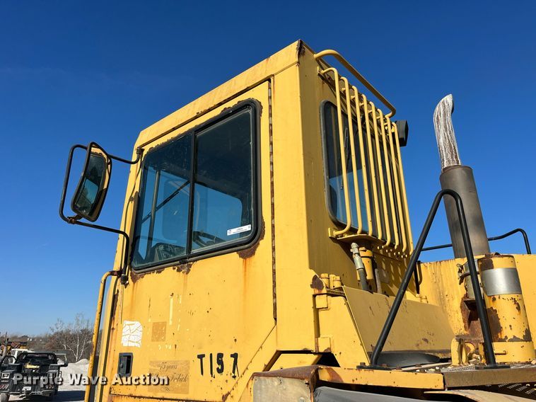 image for item LD9854 1995 Caterpillar D400D  haul truck